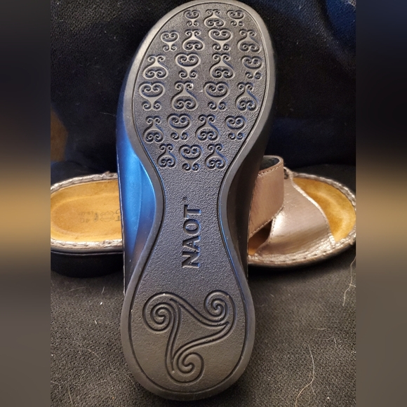 Purple metallic NAOT slip on sandals size 40 only worn around house! - Picture 4 of 5